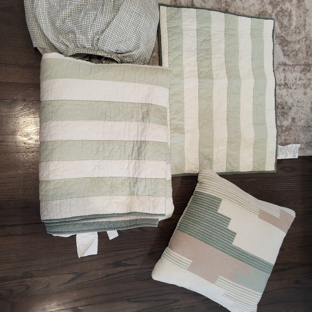 Hearth and Hand Twin Bedding. Sheet included but not pictured.
